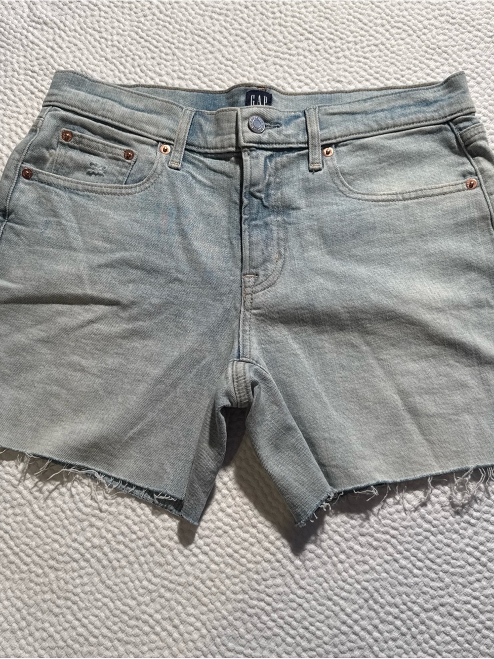 Gap Women's Cut Off Denim Shorts Size 6 Light Blue 5" Inseam Pockets